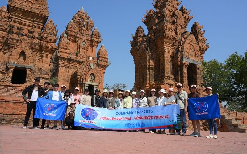 Đại gia đình VNĐP checkin tại tháp chăm Po Klong Garai